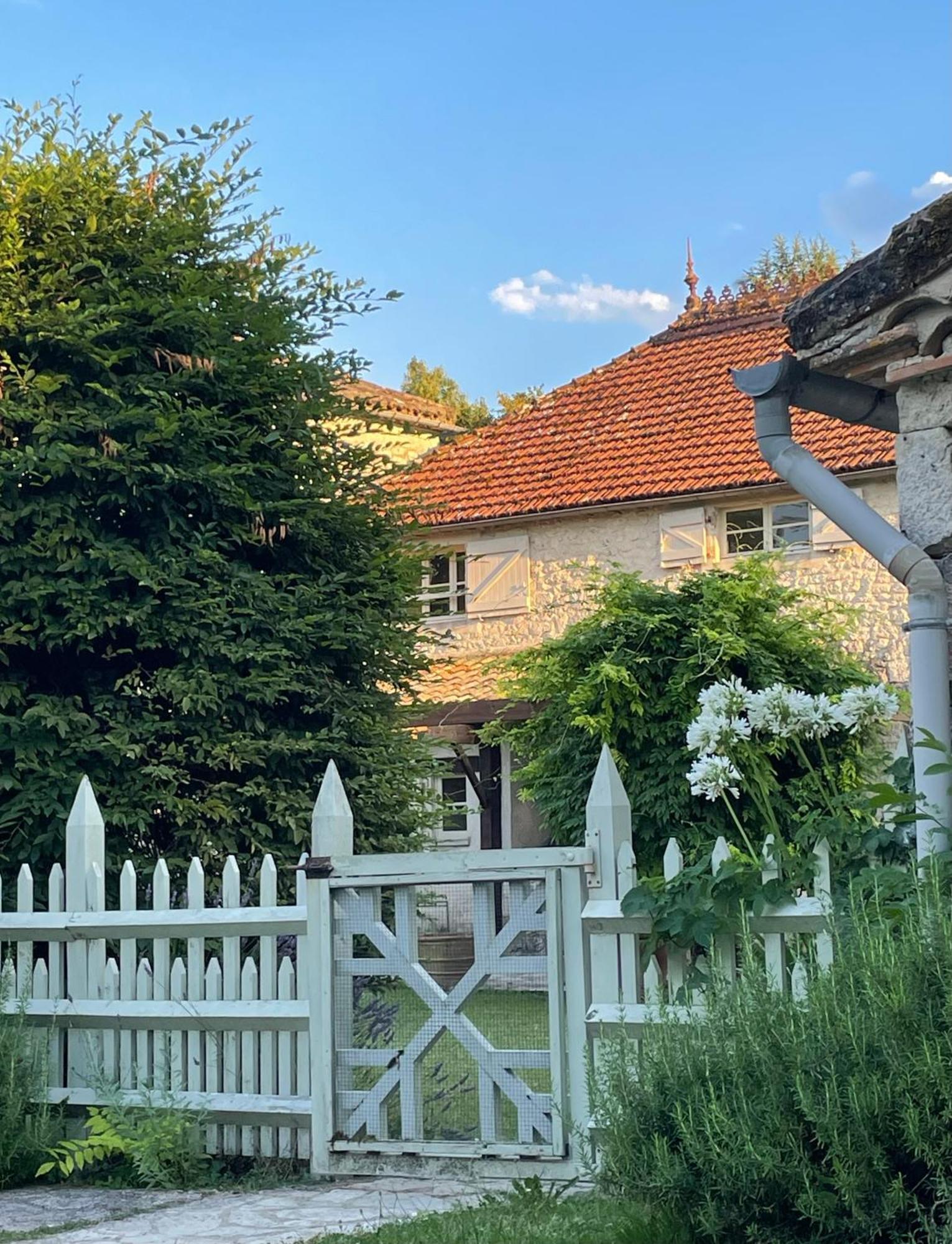 La Grange Du Barry Bed & Breakfast Belveze Bagian luar foto